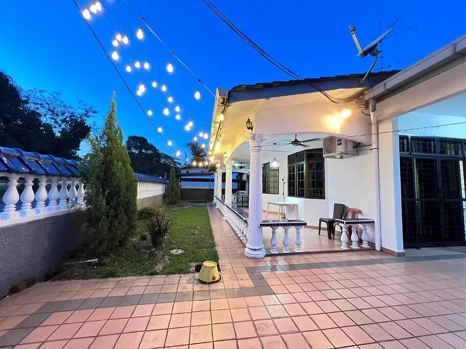 Homestay Corner House Taman Daya Near Austin Adda Height Johor Bahru